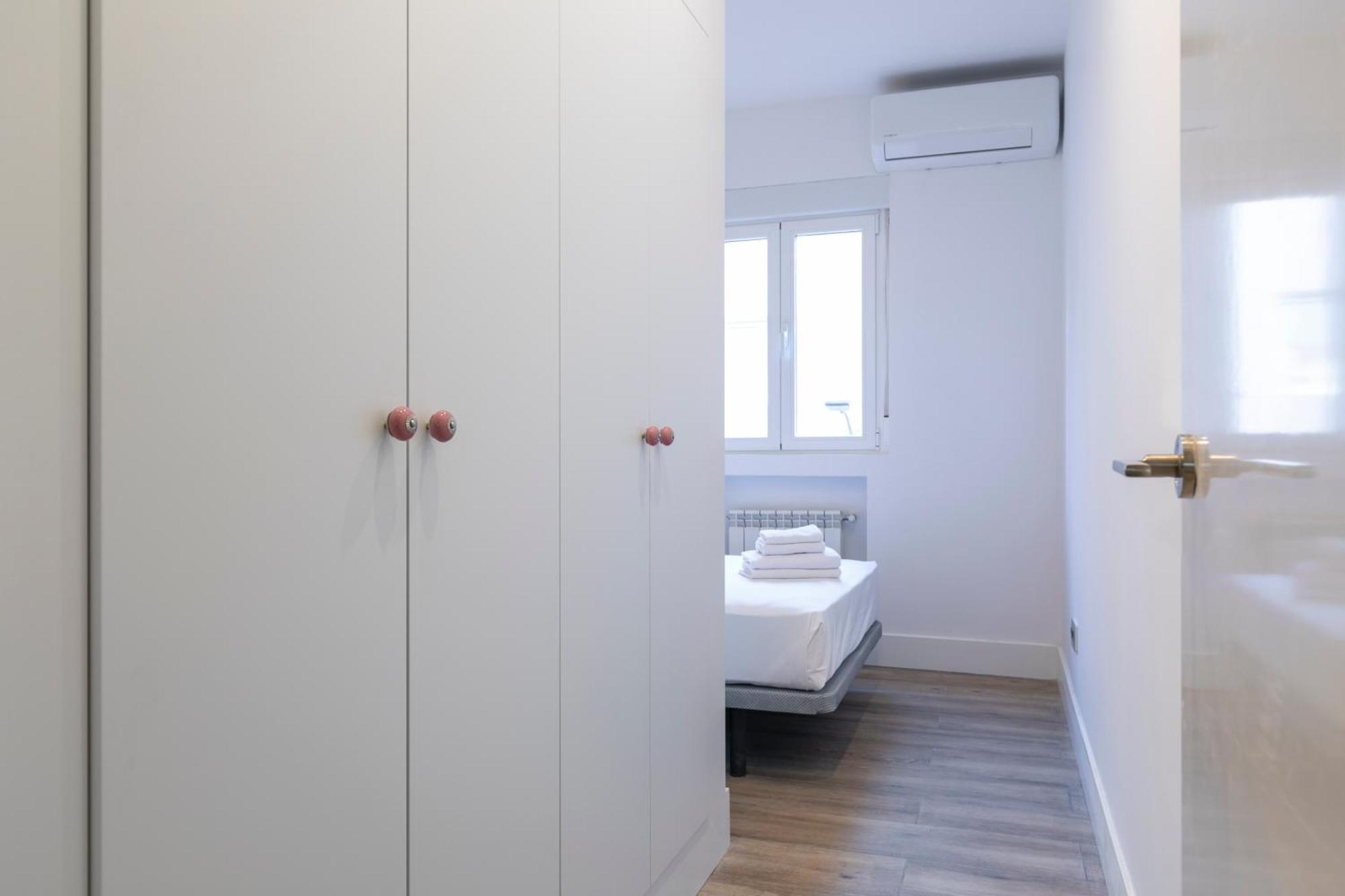 Plaza De Castilla Apartments Мадрид Екстериор снимка